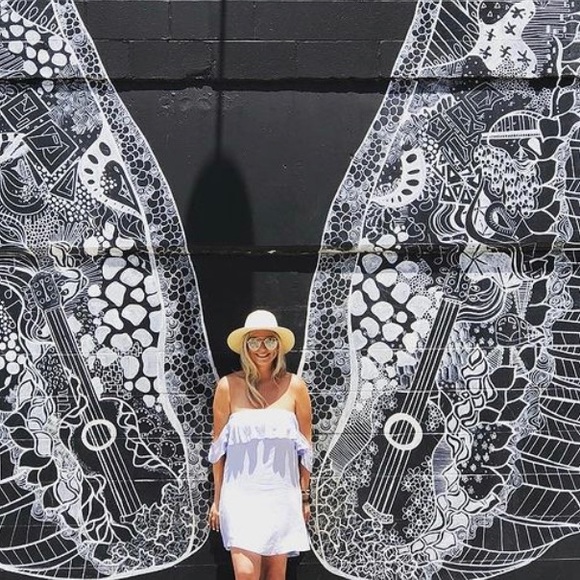 Meet your Posher, Christie - Picture 1 of 1